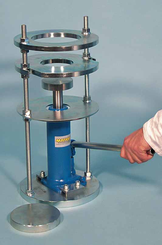 Universal extruder for civil laboratory equipment